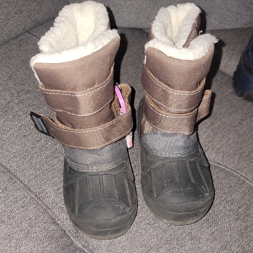 Cat & Jack Kids Brown and Black Winter Boots with Faux Fur Lining Size 10
